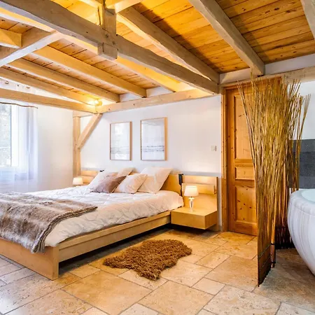 Vakantiehuis Le Vertical - Chalet5*, Sauna, Jacuzzi, Billard, Balneo, Massage, Pistes A 150 M *