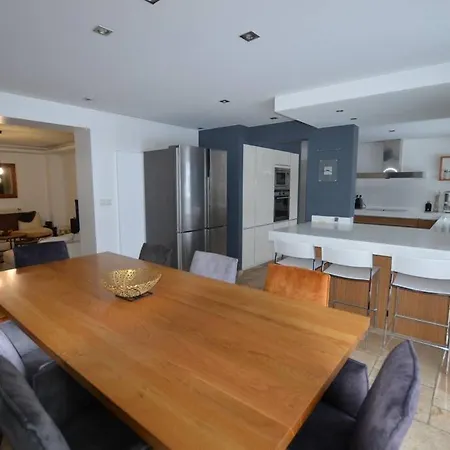 Holiday home Le Vertical - Chalet5*, Sauna, Jacuzzi, Billard, Balneo, Massage, Pistes A 150 M