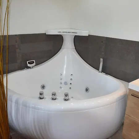 Le Vertical - Chalet5*, Sauna, Jacuzzi, Billard, Balneo, Massage, Pistes A 150 M