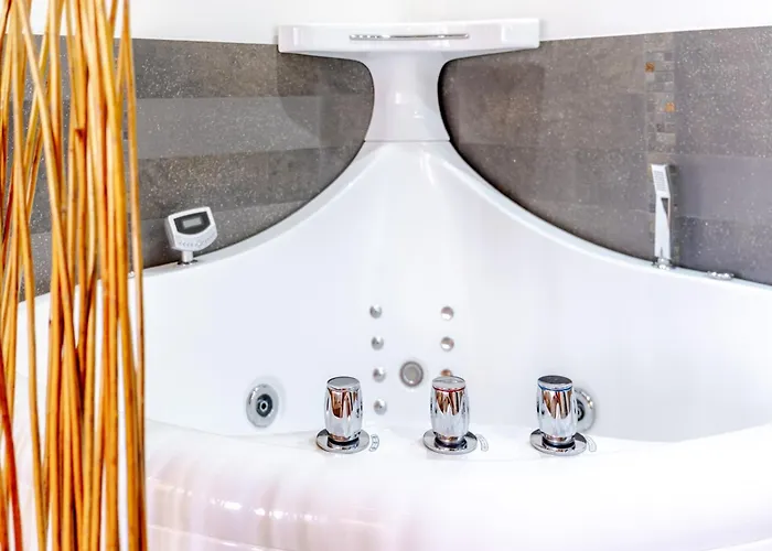 Le Vertical - Chalet5*, Sauna, Jacuzzi, Billard, Balneo, Massage, Pistes A 150 M *